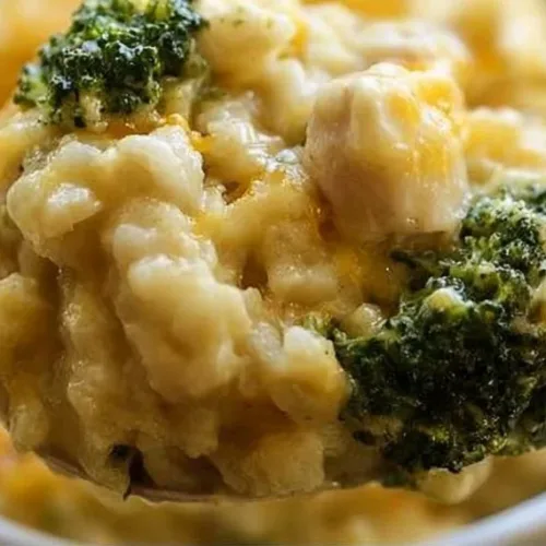 Cheesy Chicken Broccoli Rice Recipe 3 Cheesy Chicken Broccoli Rice dish ready to serve